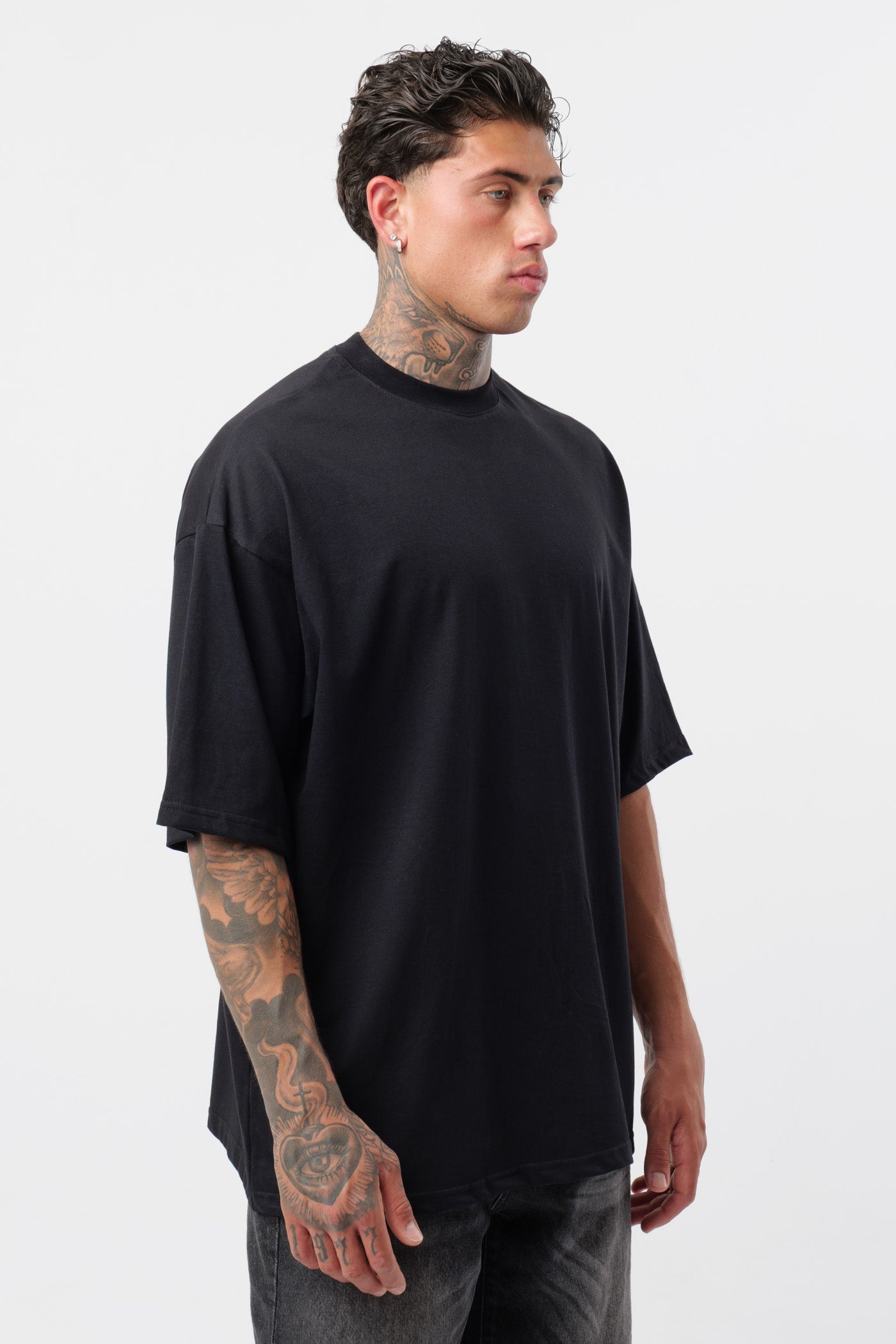 Schwarzes Oversize-T-Shirt