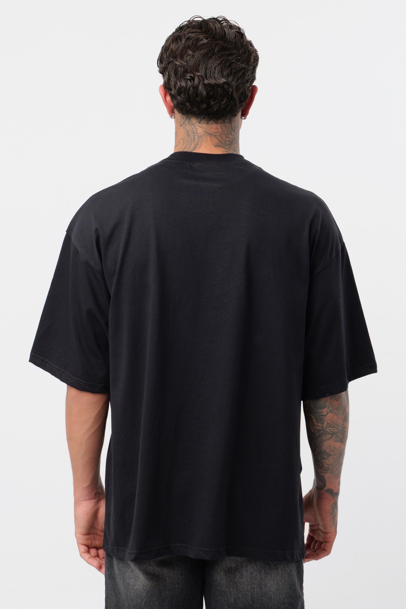 Schwarzes Oversize-T-Shirt