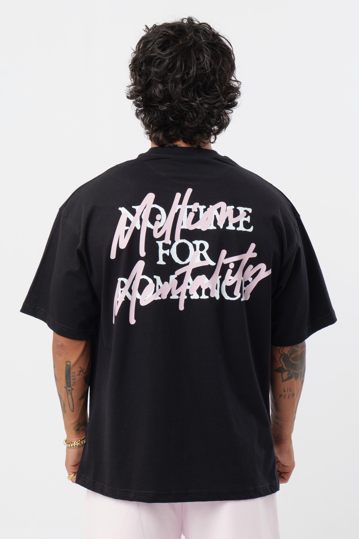 Weißes T-Shirt mit schwarzem Logo