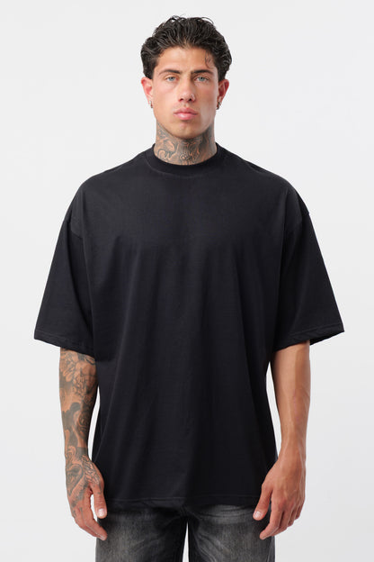 Schwarzes Oversize-T-Shirt