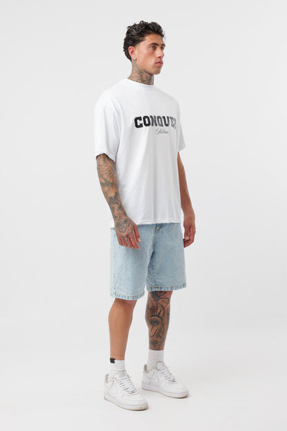 Schwarzes T-Shirt mit schwarzem Logo