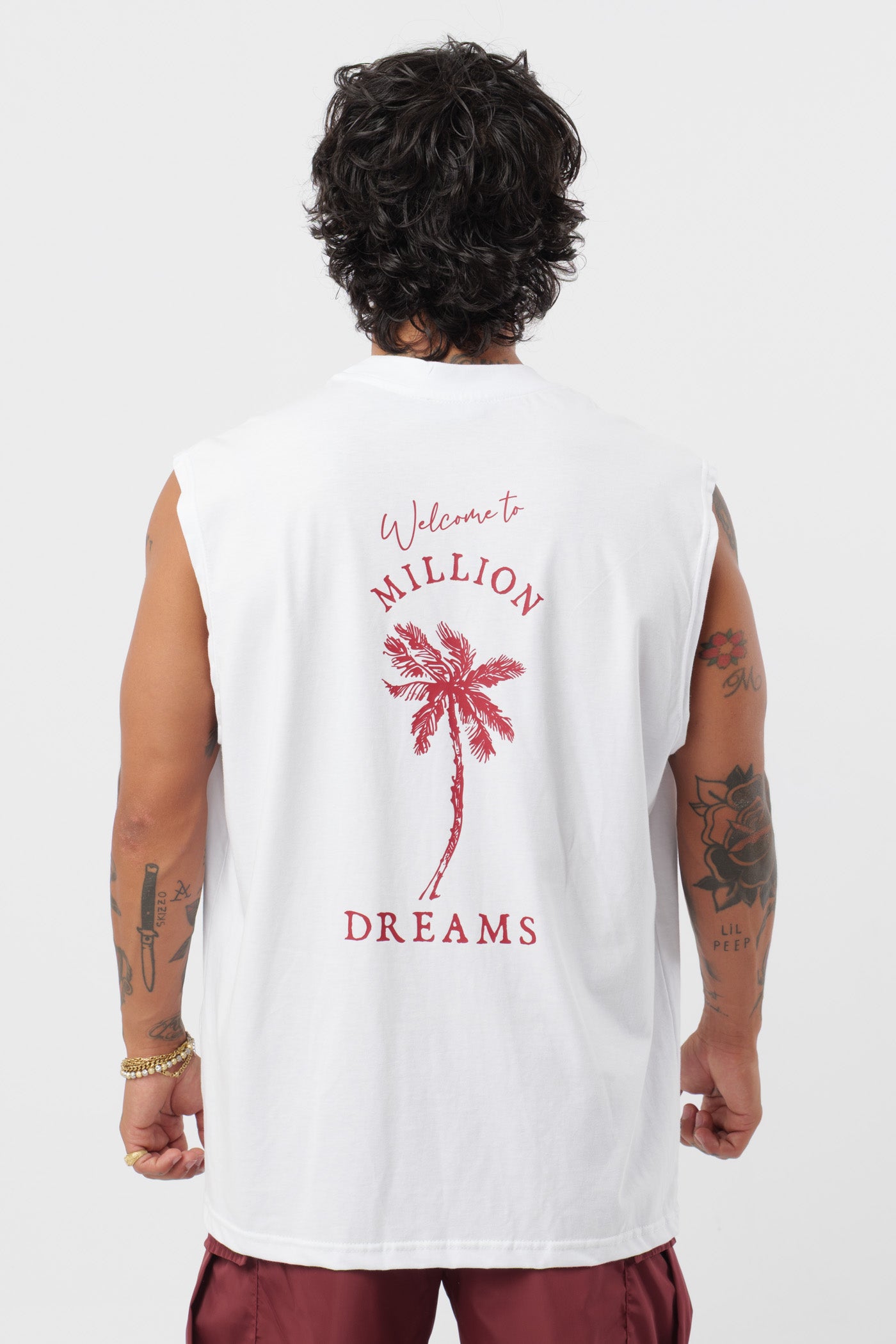 Weißes T-Shirt mit schwarzem Logo
