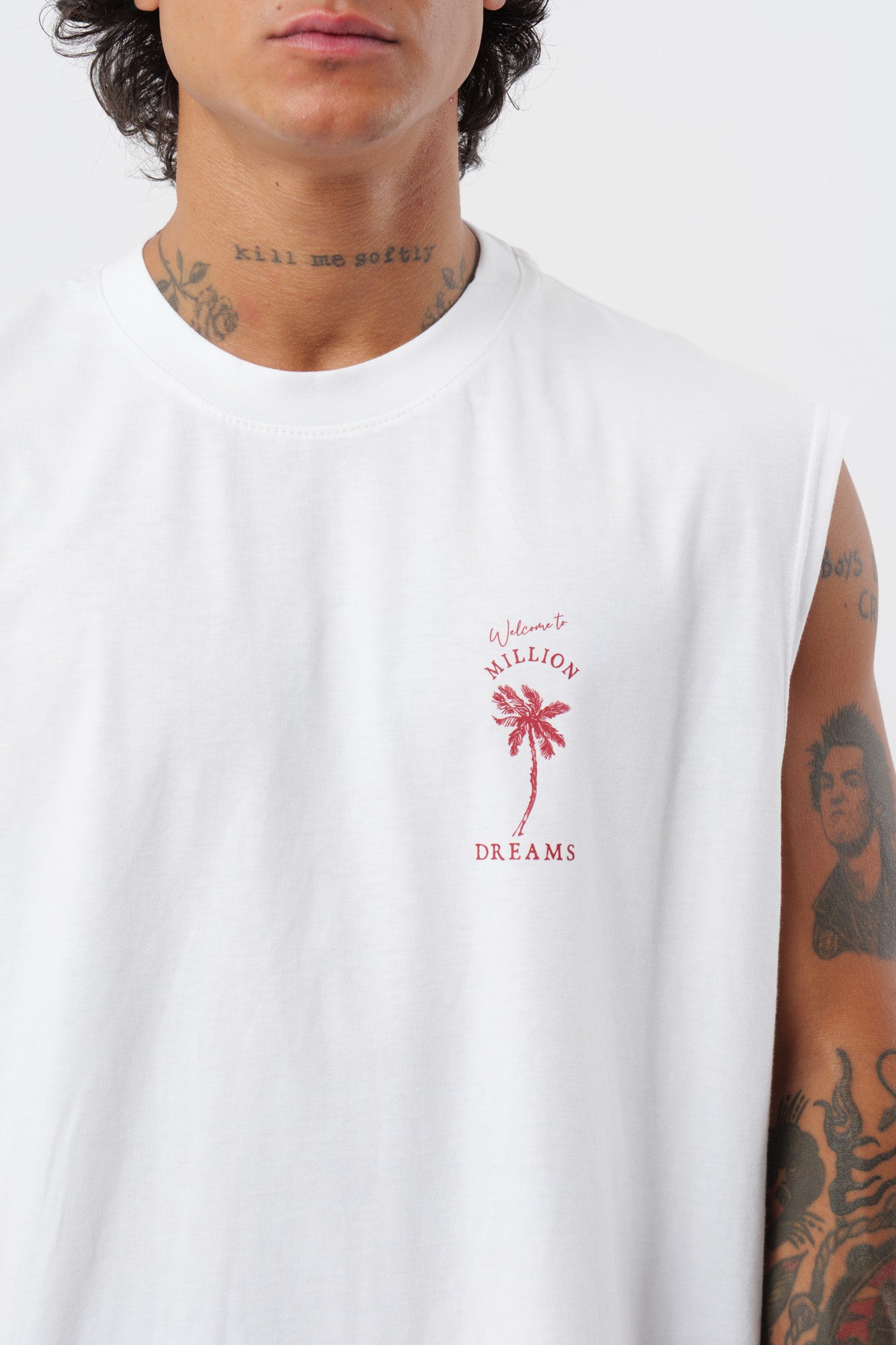 Weißes T-Shirt mit schwarzem Logo
